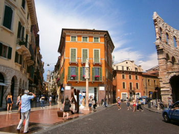 VIA MAZZINI e Arena di Verona