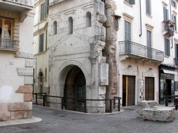 PORTA DEI LEONI verona