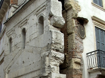 PORTA DEI LEONI verona