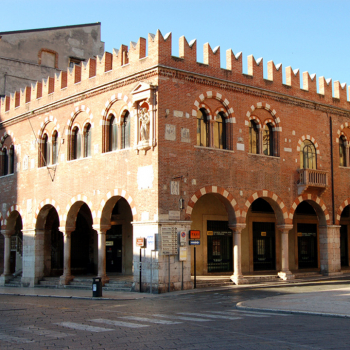 Domus Mercatorum