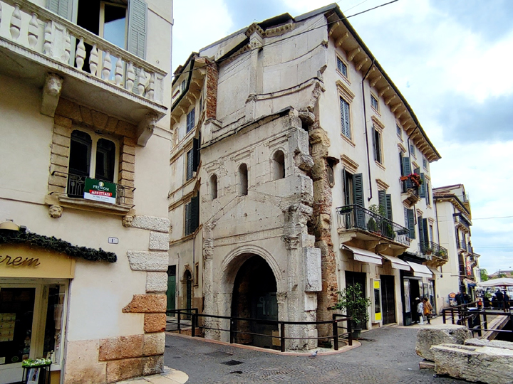 Porta dei Leoni verona
