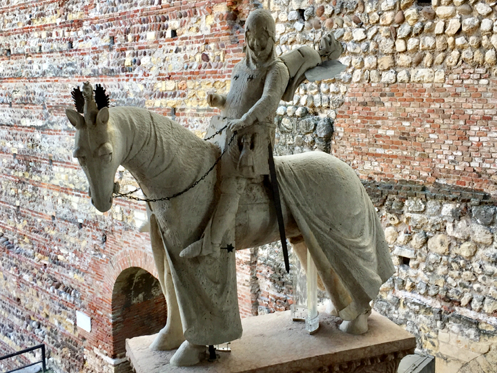 Statua di Cangrande a Castelvecchio verona