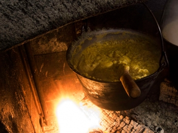 POLENTA preparata nel tipico parolo