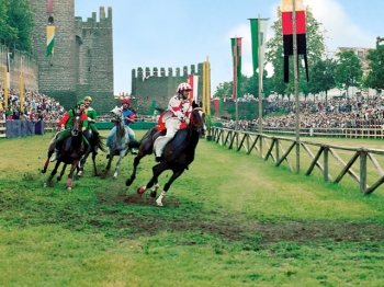 CORSA MEDIEVALE A CAVALLO rievocazione