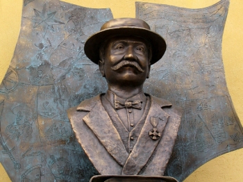 EMILIO SALGARI busto municipio Negrar